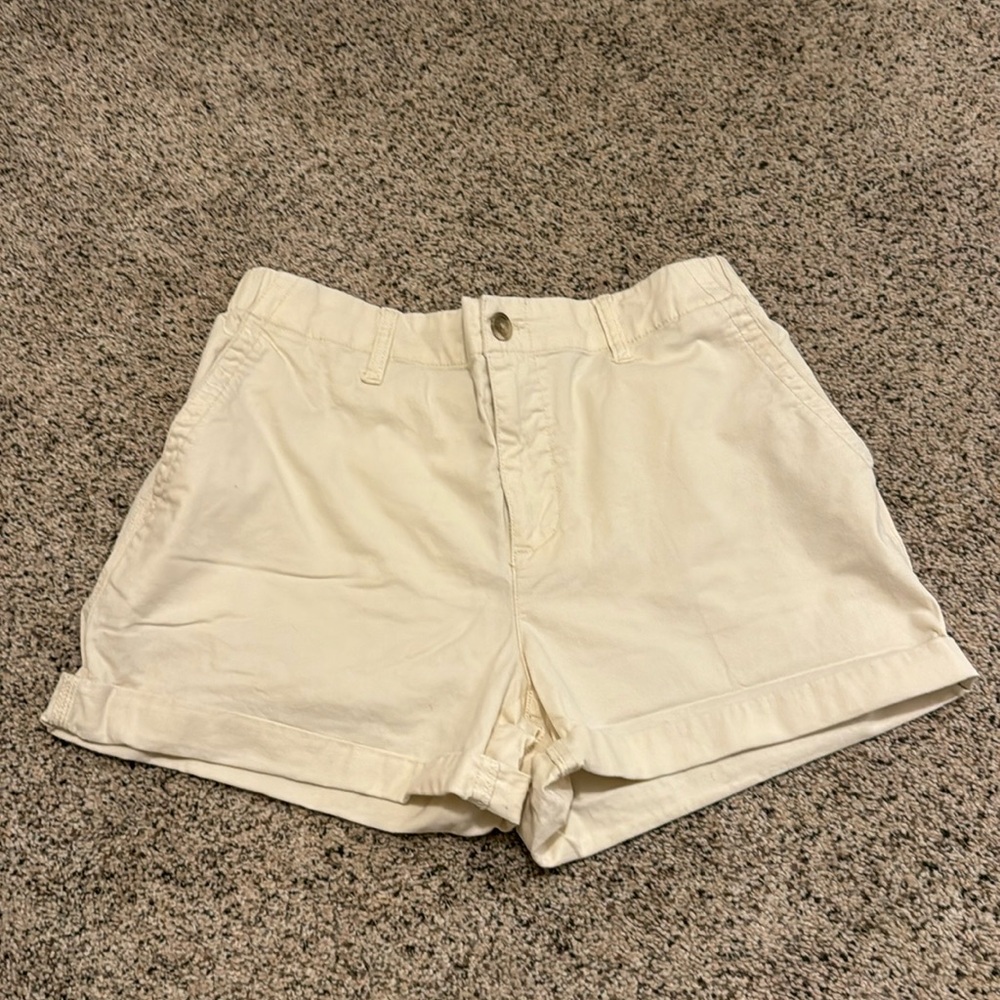 Old Navy cream colored shorts